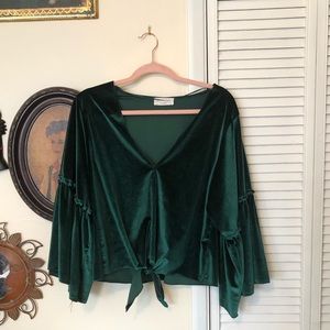 Crushed velvet and emerald crop top 🖤✨🌿🌱🌙🕯